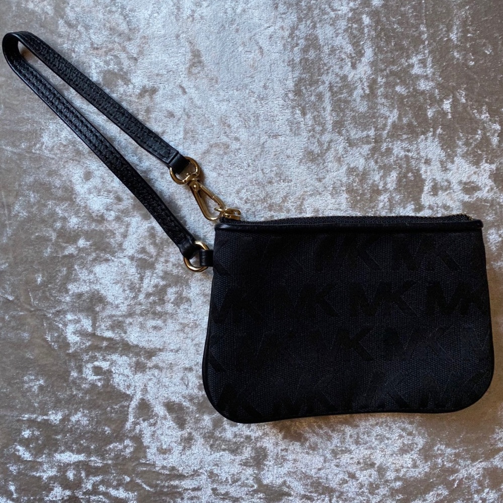 🌟100% Auth Michael Kors Small Wallet/Wristlet🌟
